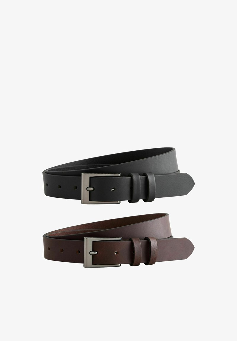 Deux ceintures en cuir : une noire, une marron foncé. Les deux présentent une finition lisse et des boucles en métal ton argent avec des fermetures à ardillon.