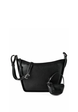 Sac à bandoulière en cuir noir texturé avec une sangle réglable et une petite pochette assortie attachée sur le côté droit, tous deux munis de fermetures éclair.