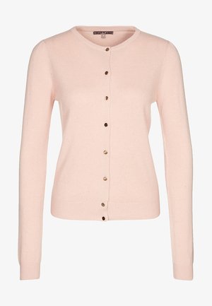 Vaaleanpunainen neulottu neuletakki, jossa on pyöreä kaula-aukko, pitkät hihat ja nappisuljenta, jossa on kultaisia yksityiskohtia edessä.