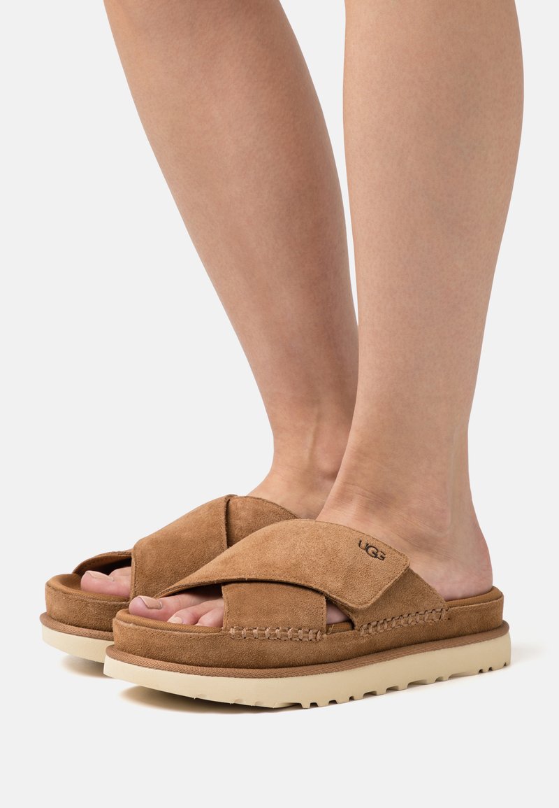 UGG GOLDENSTAR CROSS SLIDE Mules chestnut/cognac Zalando.de