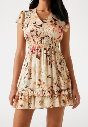 Kukkakuvioinen mekko, jossa V-aukko, lyhyet liehuvat hihat ja röyhelöinen helma. Valmistettu kevyestä kankaasta, jossa on beigeä, vaaleanpunaista ja ruskeaa kuosia.