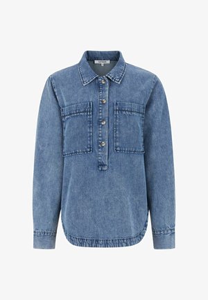 Denim košulja svijetloplave boje, s ovratnikom, prednjim kopčanjem na dugmad, dva džepa na prsima i dugim rukavima s manžetama.