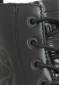 Palladium Stivaletti stringati - black