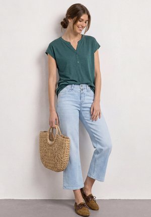 Street One, DROP-SHOULDER SHIRT WITH SPLIT NECK - T-shirts basic - mediterra green