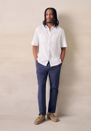 Next, REGULAR FIT - TEXTURED SHORT SLEEVE SHIRT . - Košeľa - white