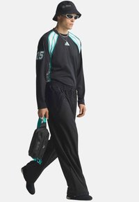 adidas Performance AMG PETRONAS LAS VEGAS czarny