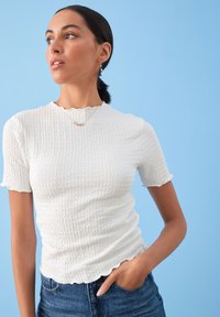 Next SHORT SLEEVE LETTUCE EDGE TEXTURED  PETITE - Paprasti marškinėliai - white