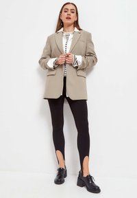 Cesare Gaspari Zapatos con cordones - black