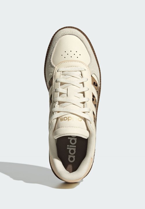 adidas SPORTSWEAR BREAKNET SLEEK SHOES JUNIOR UNISEX - Zapatillas - cream white cardboard sand strata — foto 3