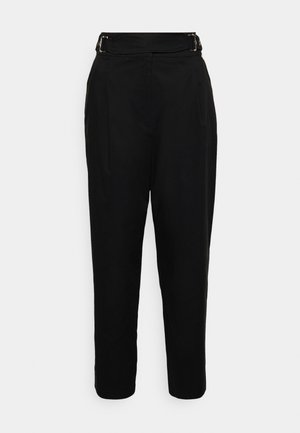 Pantalon noir à taille haute, avec une ceinture texturée et deux poches avant. Forme de jambe fuselée avec une finition lisse.