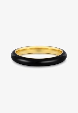 Anillo de cerámica negra con un exterior liso y un interior dorado pulido, con forma redondeada y un diseño sin costuras.