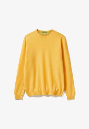 Pull en maille jaune avec un col rond, des manches longues et des poignets et un ourlet côtelés. Texture douce et coupe décontractée.