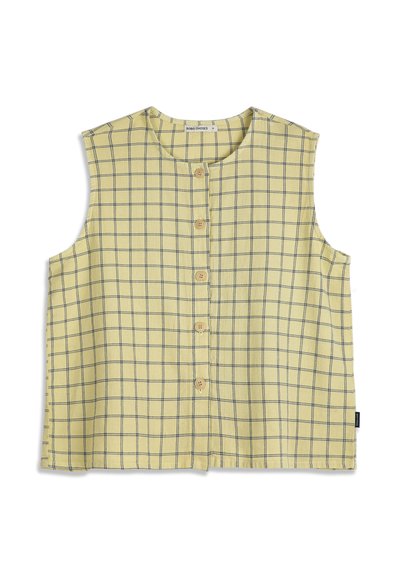 Haut jaune sans manches avec un motif à carreaux bleus, col rond et cinq boutons en bois sur le devant, posé à plat sur un fond blanc.