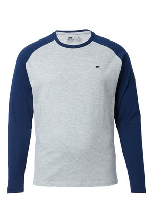 Langarmshirt met een grijze broek en marineblauwe raglanmouwen. Bevat een klein berenlogo op de borst en een ronde halslijn.