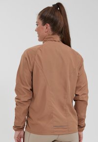 Endurance LAUF SHELA - Träningsjacka -  beaver fur