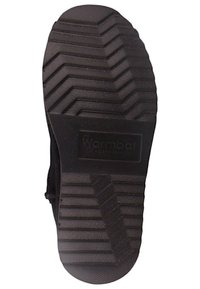 Czarna gumowa podeszwa buta z zygzakowym wzorem bieżnika, z wytłoczonym logo "Warmbat Australia" na boku dla podkreślenia marki.