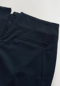 Non sélectionné, navy