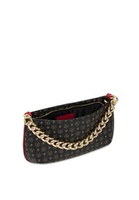 Borsa a tracolla nera con motivo e manico in catena dorata, dettagli rossi, chiusura a zip e fodera interna con branding. Forma compatta con bordi arrotondati.