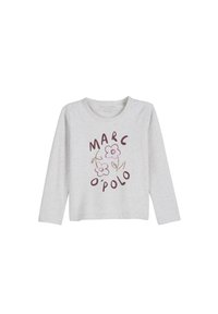 Hellgraues Langarmshirt aus Baumwolle mit floralen Mustern in Pink und Burgunderrot sowie dem Text "MARC O'POLO" in einer verspielten Schriftart.