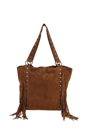 Bruine suède schoudertas met zilveren klinknagels, lange franjes aan de zijkanten en dubbele bandjes met klinknageldetails.
