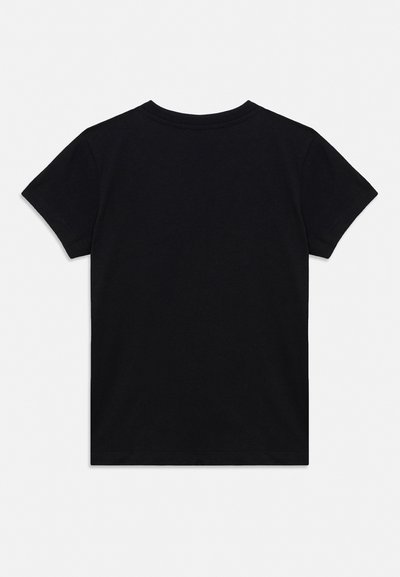 Μαύρο κοντομάνικο T-shirt με στρογγυλή λαιμόκοψη, εμφανιζόμενο από πίσω σε απλό ανοιχτό φόντο.