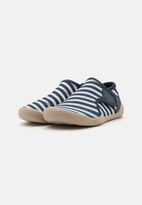 Wheat BEACH SHOE SHAWN UNISEX - Papuče - indigo