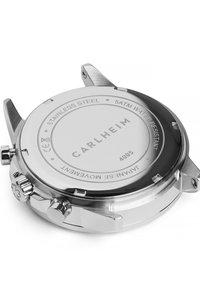 Caja de reloj de acero inoxidable de forma redonda, con un acabado liso y pulido, corona y tres pulsadores; marcada "5ATM resistente al agua."