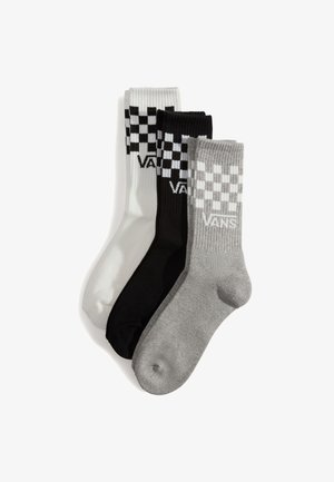Drei Paar Crew-Socken: eine weiße mit schwarzem Schachbrettmuster, eine schwarze mit weißem Schachbrettmuster und eine graue. Hergestellt aus einer Baumwollmischung.
