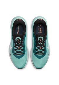Nike Performance JOURNEY - Zapatillas running asfalto - green frost black armoury navy pale ivory
