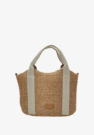 Bolso de paja tejido en marrón claro con asas de tela beige. Presenta un patrón cosido y una pequeña etiqueta de cuero con el logo en la parte frontal.
