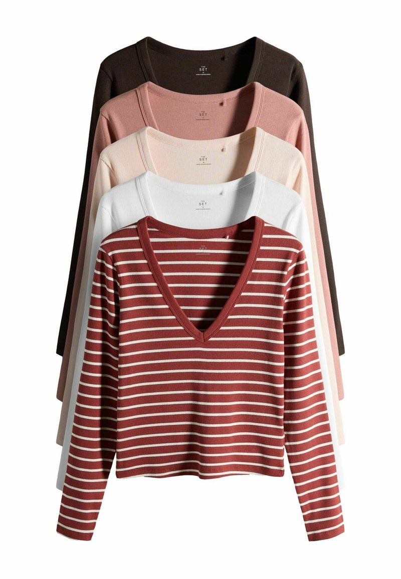Päť dlhých rukávov: hnedá, svetloružová, béžová, biela a prúžkovaná tehlovočervená s bielou. Všetky majú dizajn s výstrihom do V a rebrovanú štruktúru.
