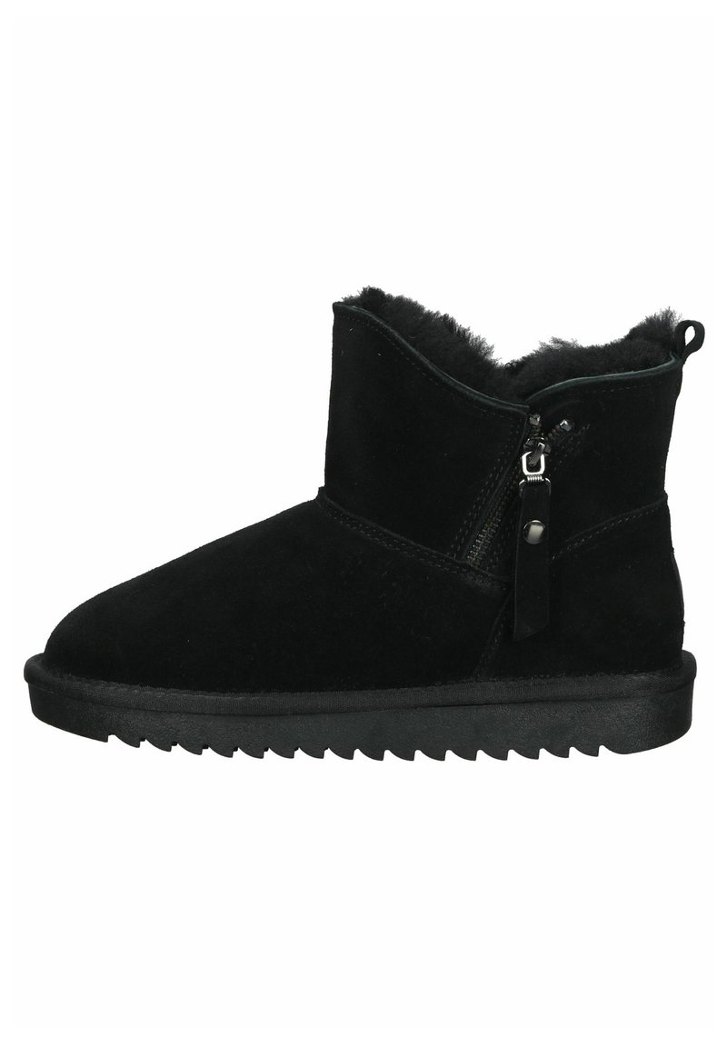 Schwarze Wildleder-Stiefeletten mit einem strukturierten Innenfutter, seitlichem Reißverschluss und einer Gummisohle mit Zickzackmuster.