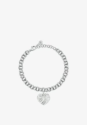 Bracciale a catena in argento con un ciondolo a forma di cuore che presenta linee ondulate e cristalli incastonati, con chiusura a moschettone.