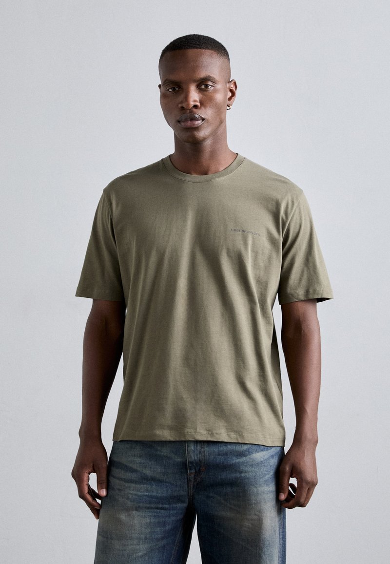 Tiger of Sweden PRO - Basic póló - october sage