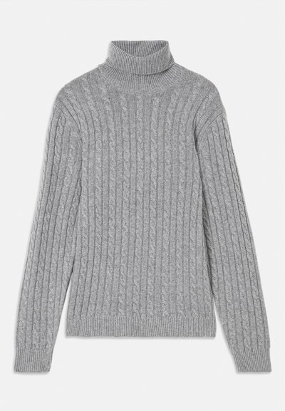 Grå turtleneck sweater lavet af struktureret strikstof, med et kabelmønster, lange ærmer og ribbede manchetter og kant.