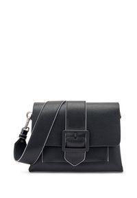 Borsa a tracolla nera in pelle con una forma rettangolare, caratterizzata da un'evidente chiusura a fibbia, cuciture bianche a contrasto e una tracolla rimovibile.