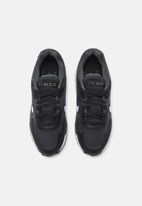 Nike Sportswear AIR MAX SOLO - Tenisice - black/white/anthracite
