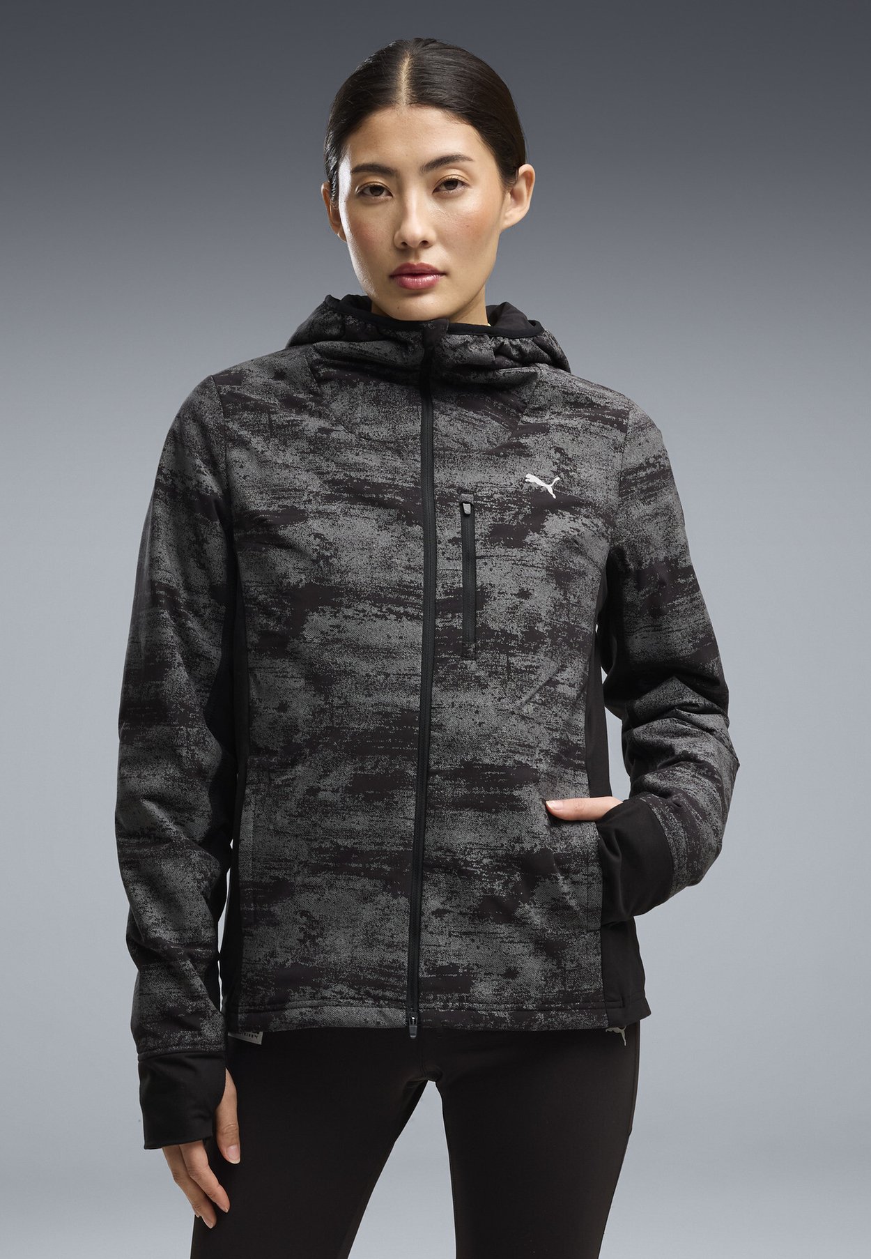 PUMA W RUN BRIGHTSTRIDE AOP PRIMALOFT JACKET - Running jacket - black