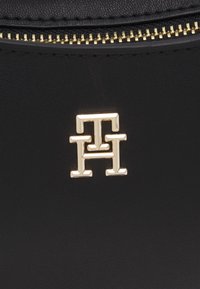 Tommy Hilfiger MONOTYPE SHOULDER BAG - Borsa a mano - black