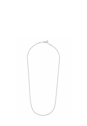 Silver chainhalsband gjort av flätade metallledningar, med en karbinlås för stängning och en justerbar längddesign.