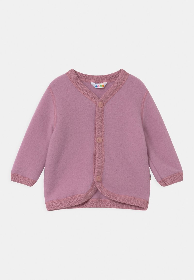 Jasnoróżowy kardigan z dekoltem w kształcie litery V, długimi rękawami i zapięciem na guziki. Posiada prążkowane mankiety i dół, wykonany z miękkiego materiału.