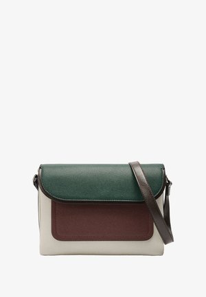 Torebka na ramię z teksturowanym, ciemnozielonym klapą, brązowym frontem i kremowym korpusem; posiada odpinany brązowy pasek.