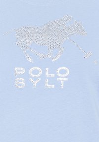 Light blue cotton t-shirt featuring a silver rhinestone design of a horse and mallet, with the text "POLO SYLT" in similar rhinestones.