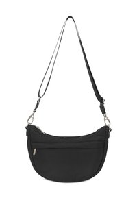 Černá nylonová taška přes rameno s zakřiveným tvarem, vybavená zipovou kapsou, horním uzavíráním na zip a nastavitelním popruhem se stříbrnými detaily.