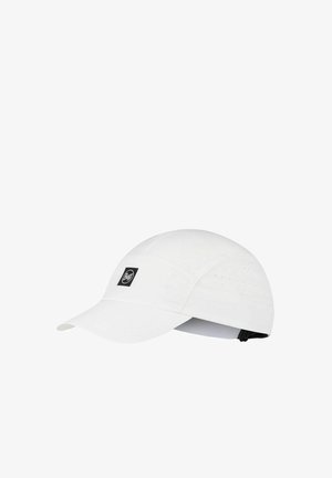 Gorra blanca ligera con visera curvada, orificios de ventilación en los laterales y parche negro con el logo de Buff en el panel frontal.