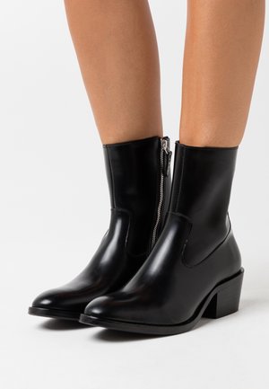 Tiger of Sweden, Bottines - black