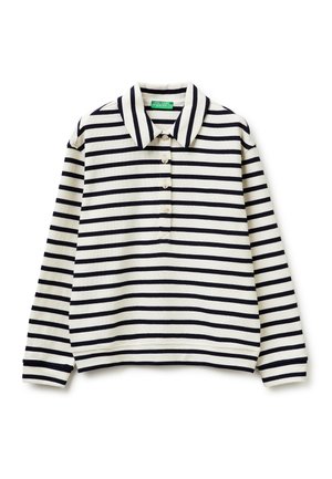 Koszulka polo z długim rękawem w poziome czarne i białe paski, z czterema guzikami z przodu i kołnierzykiem w szpic.