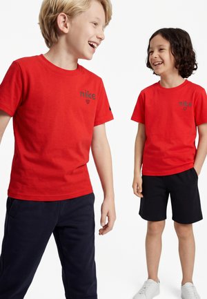 Nike Sportswear, WORLD CUP GRAPHIC TEE UNISEX - T-Shirt print - university red