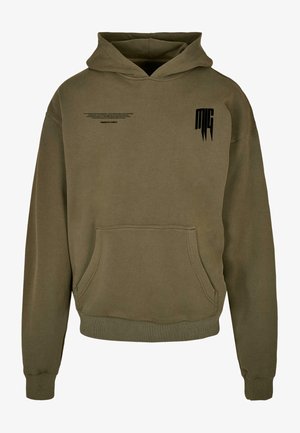 Oliwkowa bluza z kapturem z przednią kieszenią, regulowanym kapturem ze sznurkiem i nadrukowanym czarnym tekstem na piersi oraz logo na rękawie.