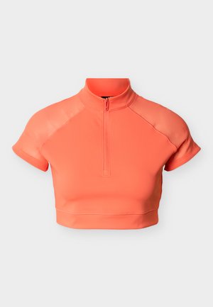 Korallivärvi lühikeste varrukatega lühike pluus kvartal-lukuga ees ja kõrge kraega, valmistatud siledast, venivast kangast.